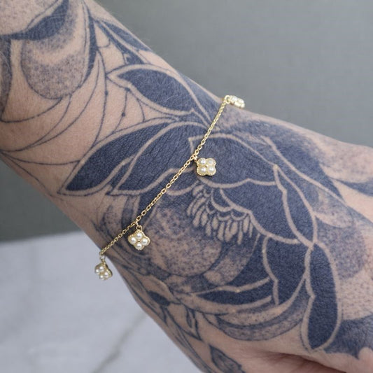14k Gold Plated Multi Pearl Clover Bracelet