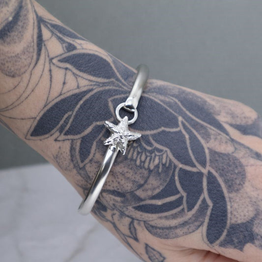 Sterling Silver Starfish Diamond-Cut Tension Bangle